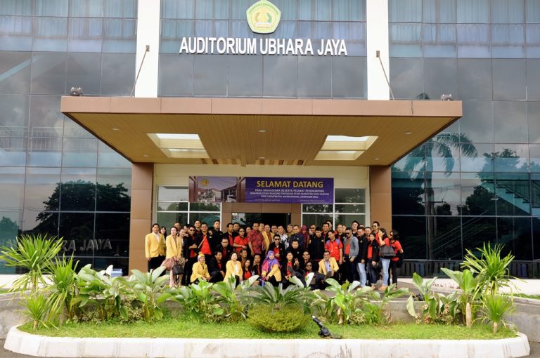 UNIVERSITAS WARMADEWA MELAKUKAN STUDI BANDING KE